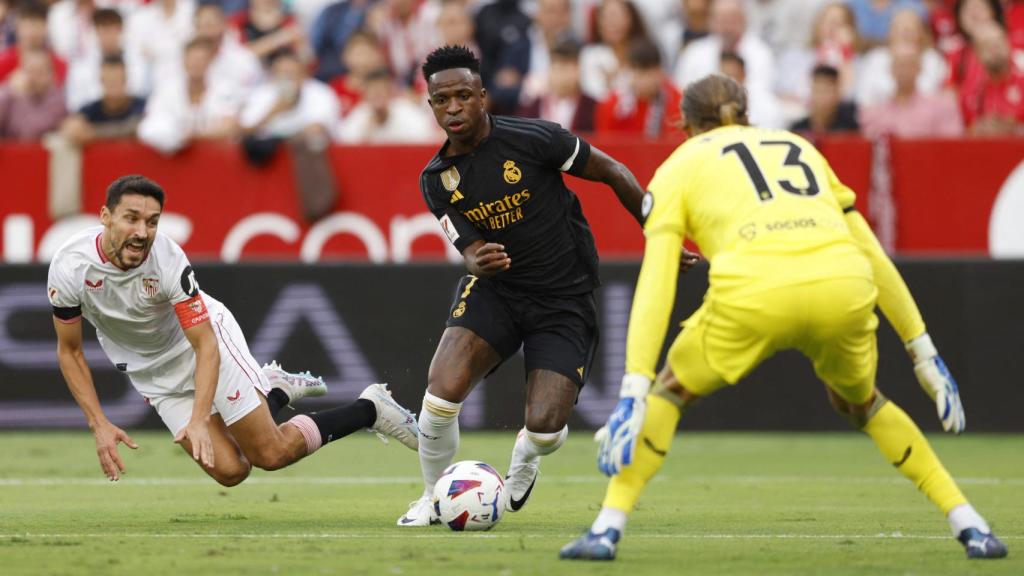 Vinicius supera a Navas