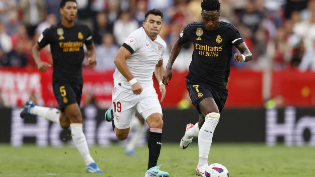 Vinicius se escapa de Acuña