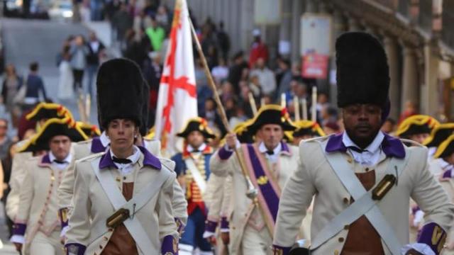 Desfile del Regimiento Inmemorial del Rey número 1 desde Zocodover al Alcázar en 2023.