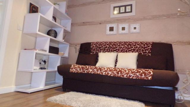 Salón de la vivienda en alquiler más barata de Toledo. Foto: Idealista.
