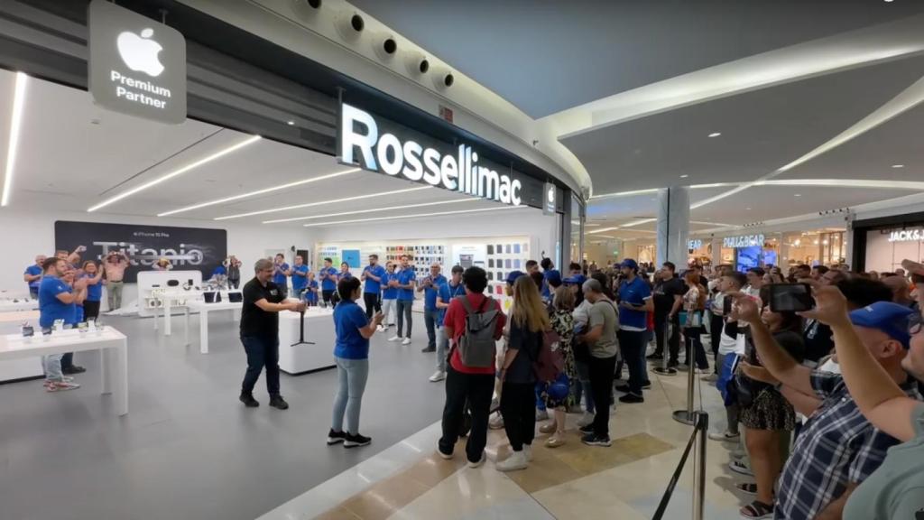 Exterior de una tienda Rossellimac.