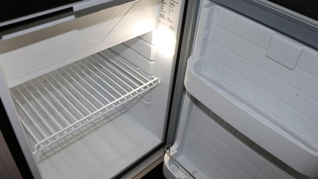 Frigorífico en la Iveco Daily Camper.