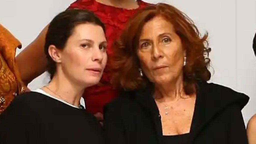 La diseñadora Marta Rota en un desfile con modelos.