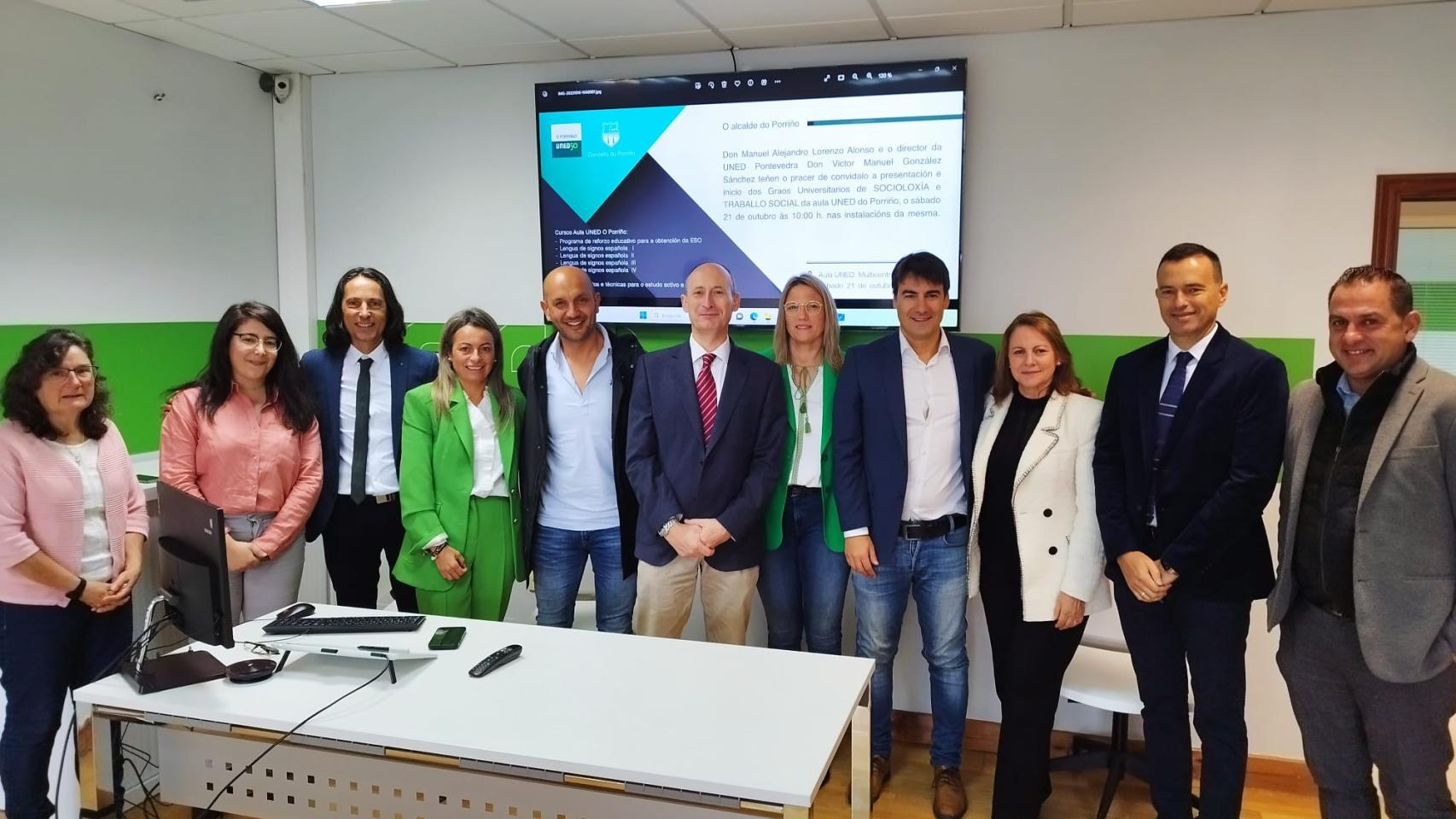 Participantes en el inicio del curso de la UNED en Pontevedra.