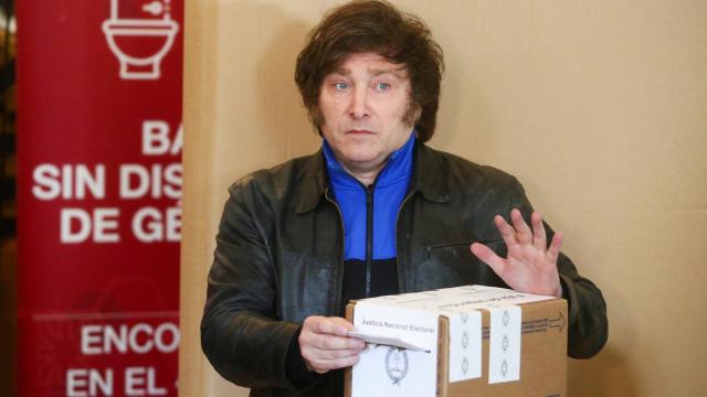 2023-10-22T163814Z_600218940_RC2OX3A7GLQ5_RTRMADP_3_ARGENTINA-ELECTION