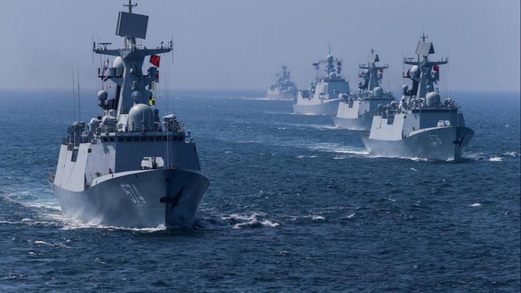44º grupo de trabajo de escolta naval chino: incluye el destructor Zibo Tipo 052D, la fragata Jingzhou Tipo 054A y el barco de reabastecimiento Tipo 903 Qiandaohu.