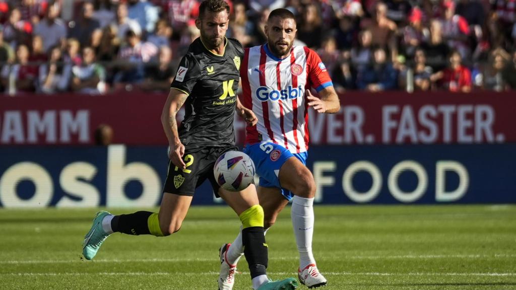 David López, a la derecha, durante el Girona-Almería.