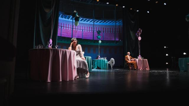 Un momento de 'El encanto de una hora', de Jacinto Benavente. Teatro Español