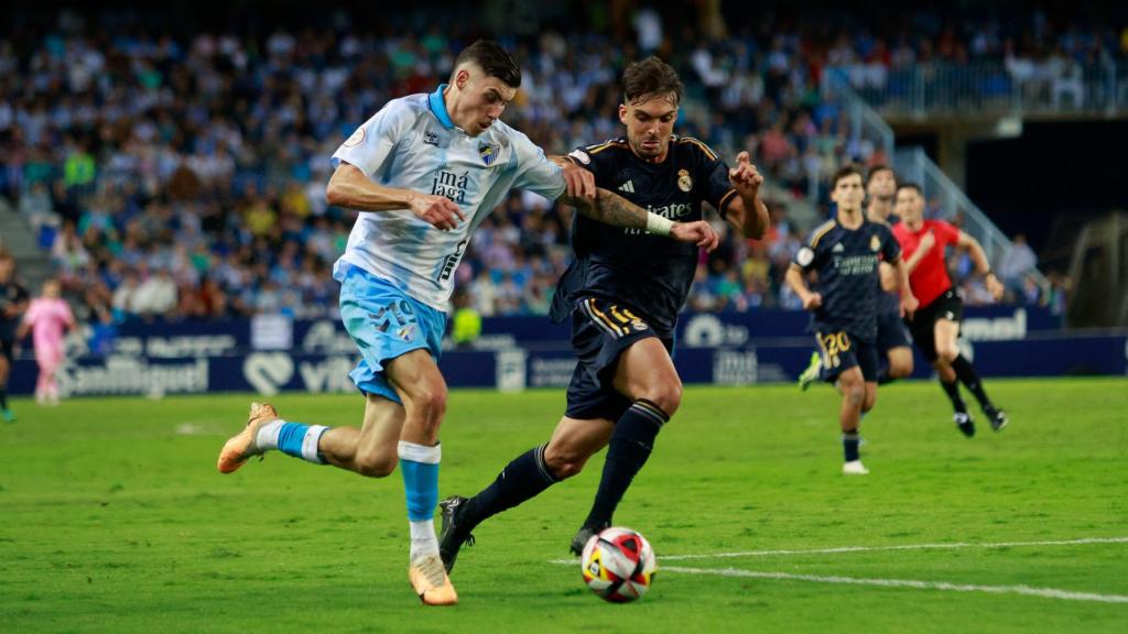 Un lance del partido entre el Málaga y el Real Madrid Castilla.