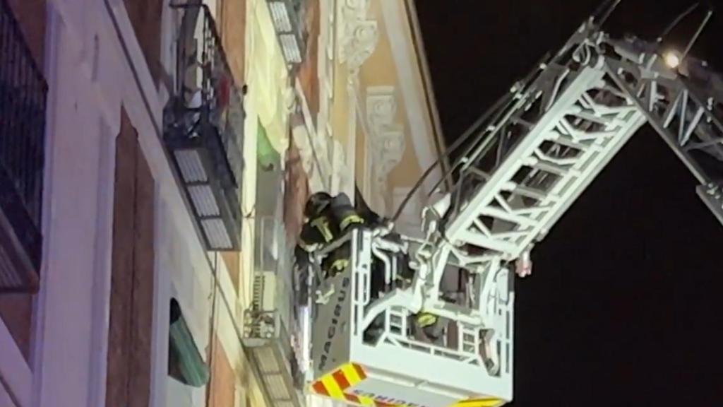 Muere un hombre de 59 años en el incendio de un piso en el Paseo de las Delicias de Madrid