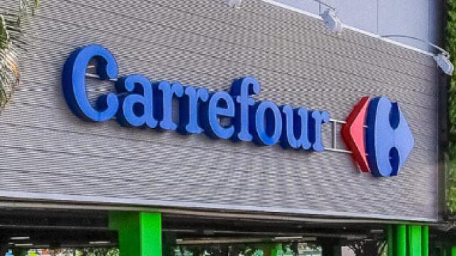 Fachada Carrefour.
