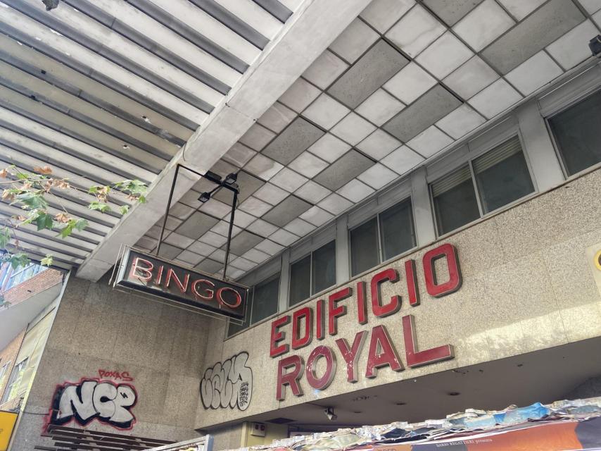 La entrada del edificio Royal.