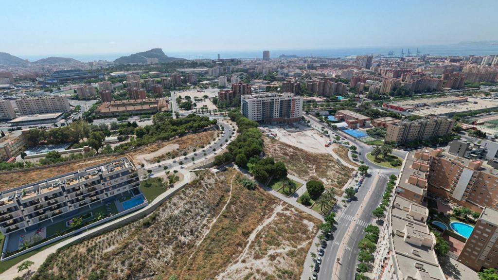 Parcelas de la Cornisa de San Agustín, en Alicante, donde AEDAS Homes constuirá la promo cion Aborda.