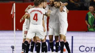Los jugadores del Sevilla celebran el gol frente al Real Madrid.