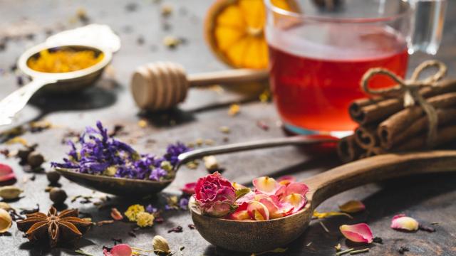 La infusión de moda en España que ayuda a vivir más y adelgaza