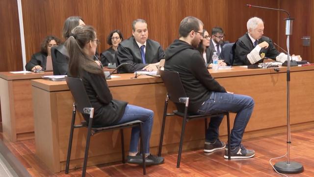 Vanesa Muñoz y Cristian Lastanao en el momento de la lectura del veredicto.