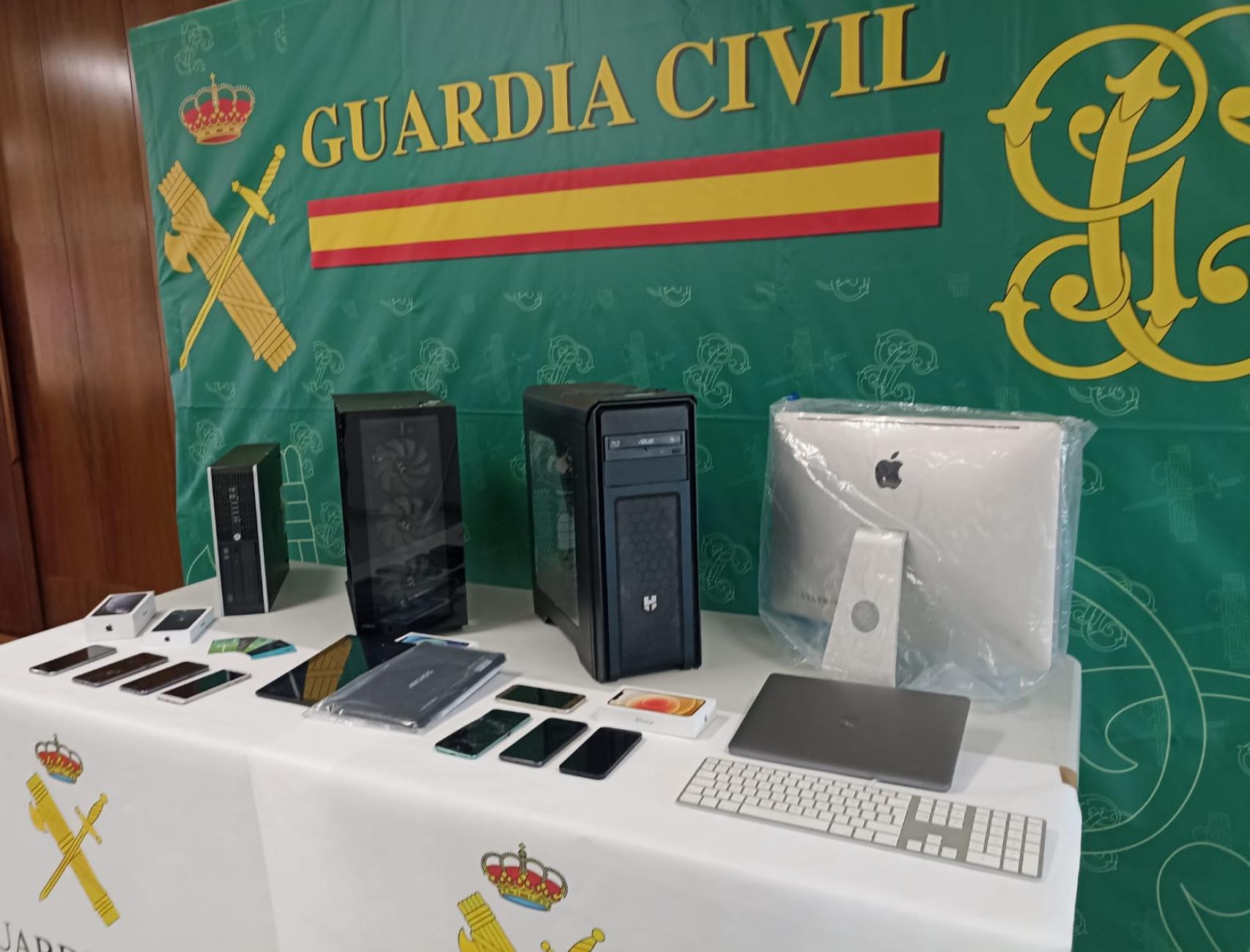 Materian informático intervenido por la Guardia Civil
