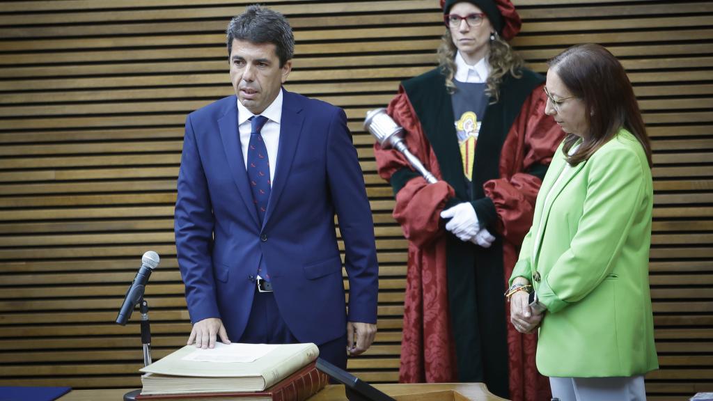 Carlos Mazón jura el cargo de presidente el pasado julio en Les Corts. EE