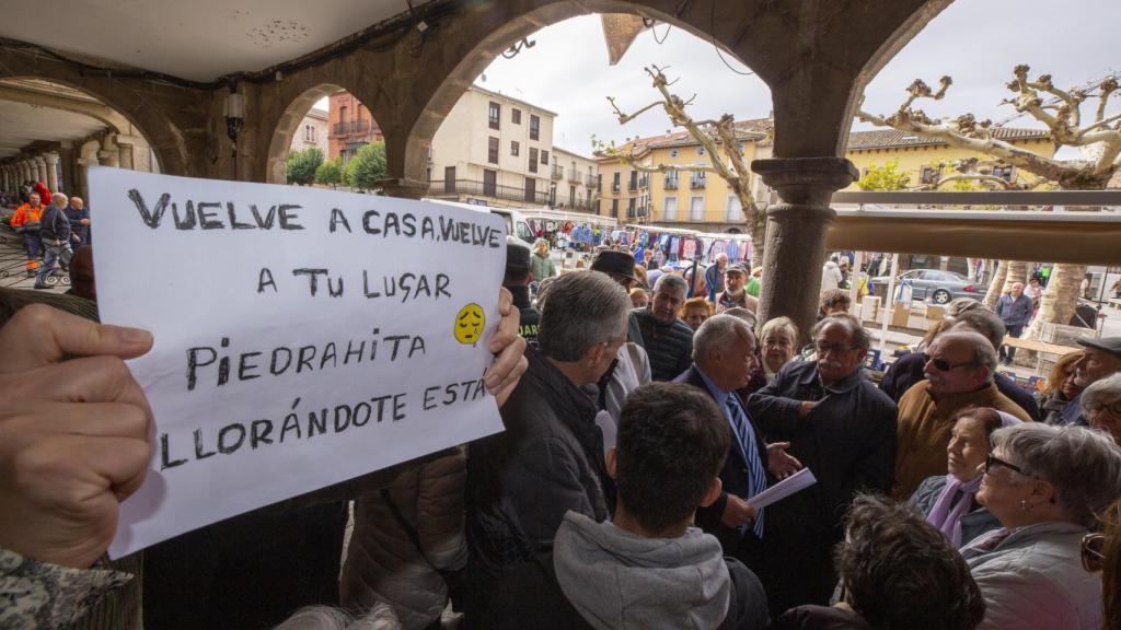 El consejero de Cultura, Turismo y Deporte, Gonzalo Santonja, visita el Ayuntamiento de Piedrahíta