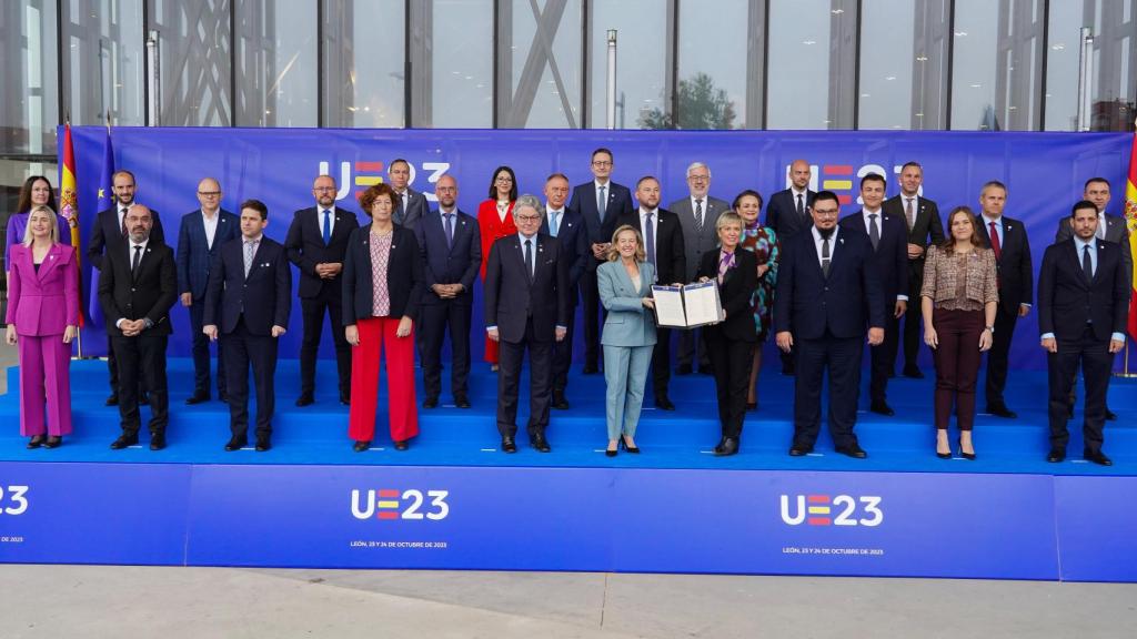 Foto de la reunión de los ministros de Telecomunicaciones en León