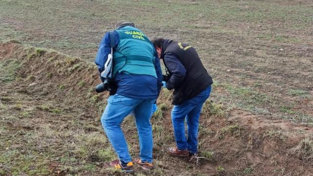 La Guardia Civil investiga en el lugar donde fue atacada la joven enfermera en Roales