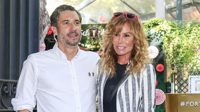 La actriz Lara Dibildos y Cándido Conde-Pumpido en la celebración del pasado cumpleaños de ella, el pasado mes de septiembre.