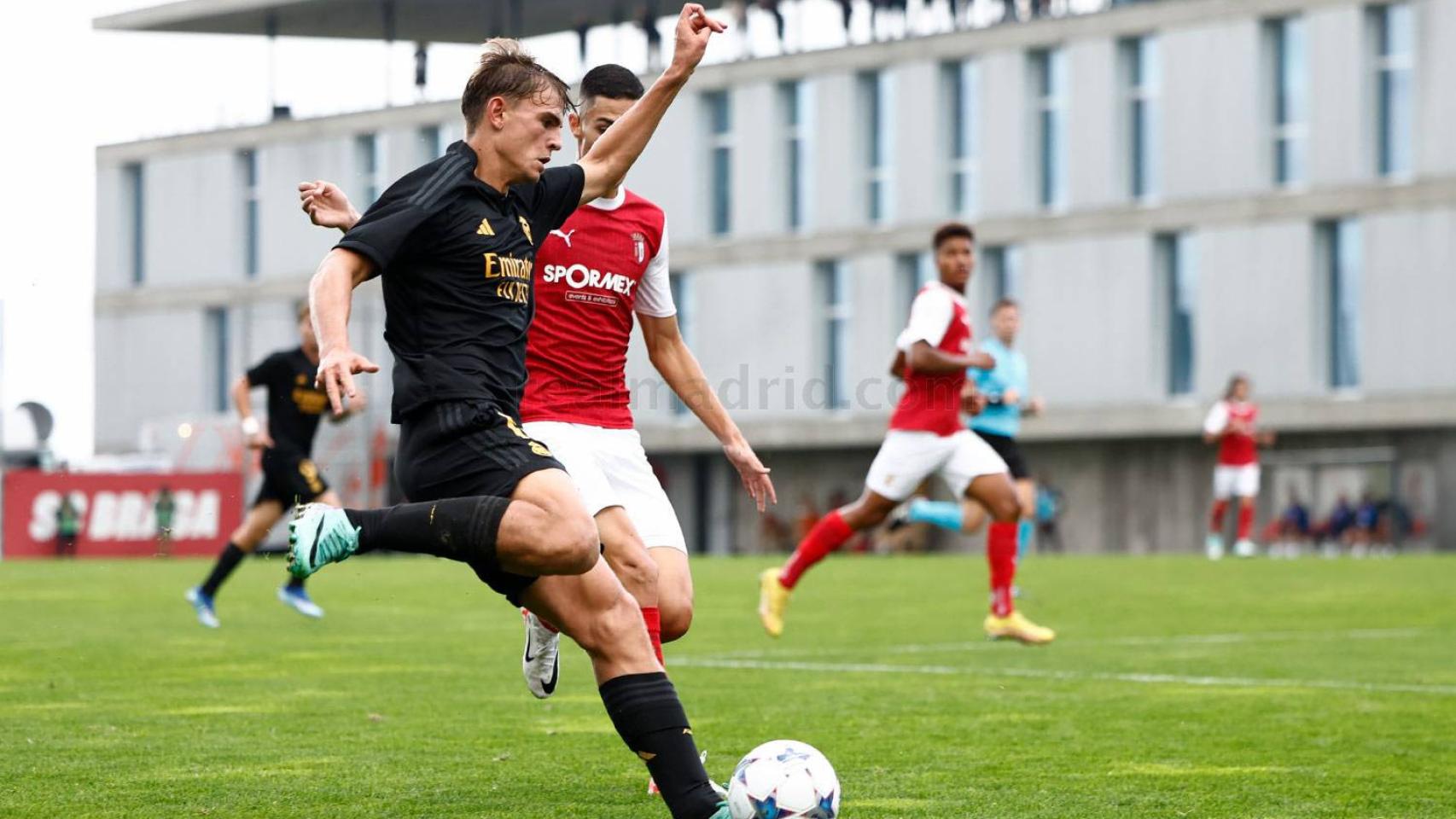 Nico Paz en una acción frente al Sporting de Braga