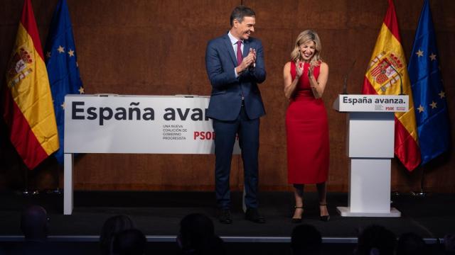 El presidente del Gobierno en funciones, Pedro Sánchez y la líder de Sumar y vicepresidenta segunda del Gobierno y ministra de Trabajo en funciones, Yolanda Díaz.