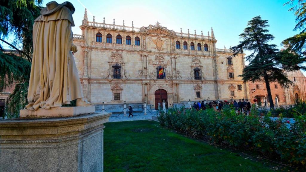 Viaja a la Edad Media sin salir de Madrid: el tren que te lleva a los lugares favoritos de Cervantes