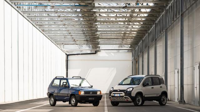 Fiat Panda de primera generación (izquierda) y Fiat Panda Hybrid (derecha).