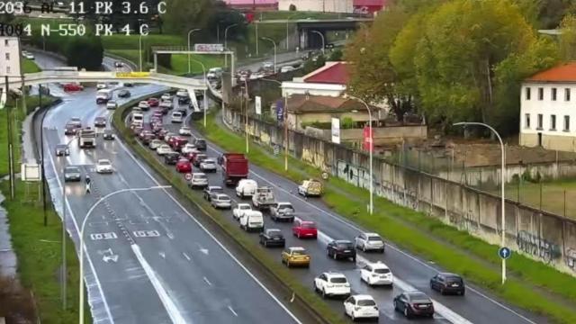 Retenciones tras el accidente en Alfonso Molina de esta mañana.