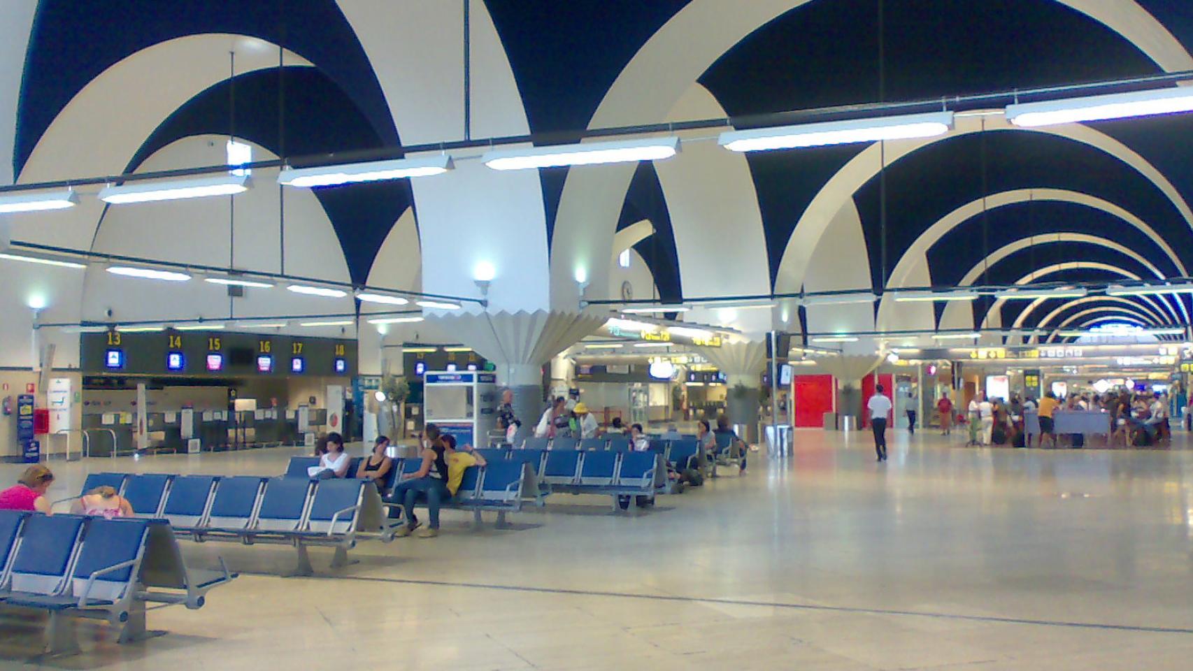 Sin vuelos a Madrid y con incidencias continuas en Renfe: las dificultades de Sevilla para atraer inversión
