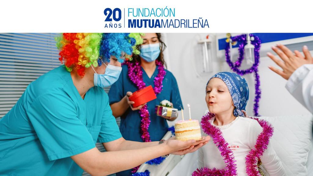 Imagen de archivo de un niño en la unidad de oncología infantil.