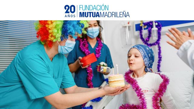 Imagen de archivo de un niño en la unidad de oncología infantil.