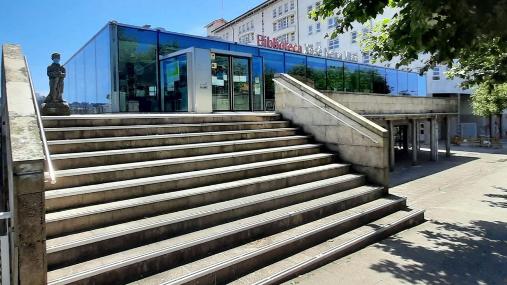 Biblioteca municipal Xosé Neira Vilas.