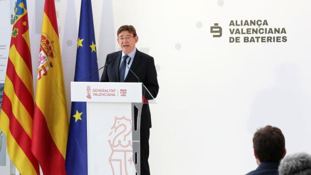 Ximo Puig, durante la presentación en 2021 de la 'Alianza Valenciana de Baterías'. EE