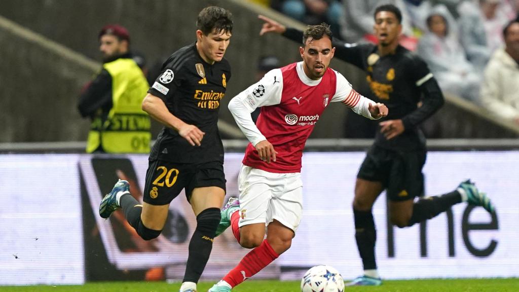 Fran García, con el balón en el partido ante el Braga.