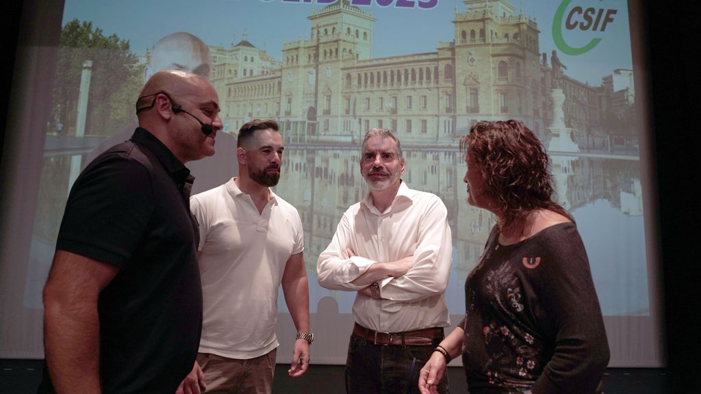 La presidenta provincia de Csif Valladolid, María José San Román; el delegado de Renault de Csif, Francisco Sánchez, y el especialista de motor Juan Francisco Calero, analizan el futuro de la industria del automóvil en Valladolid.