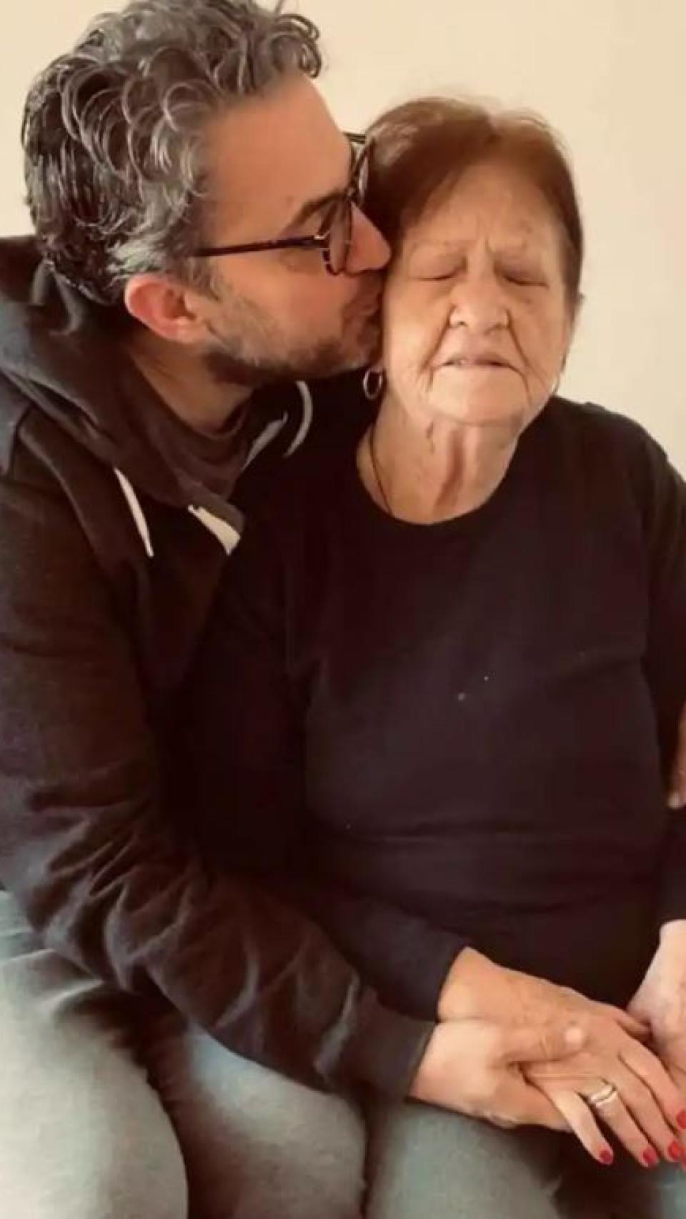 Máximo Huerta junto a su madre, Clara, en una imagen de sus redes sociales.