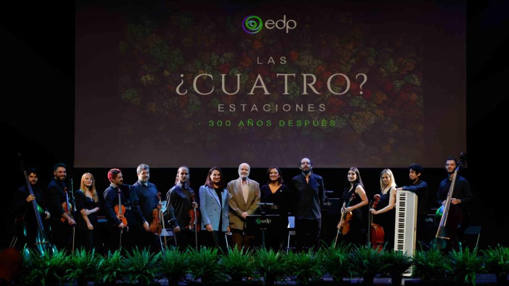 Integrantes de la Chopsway Ensemble se hacen una foto de grupo tras el concierto.