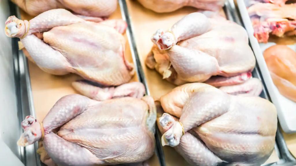 Si la norma entra en vigor, el kilo de pollo podría triplicar su precio en España.