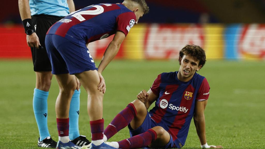 Joao Félix se duele antes de ser sustituido frente al Shakthar.
