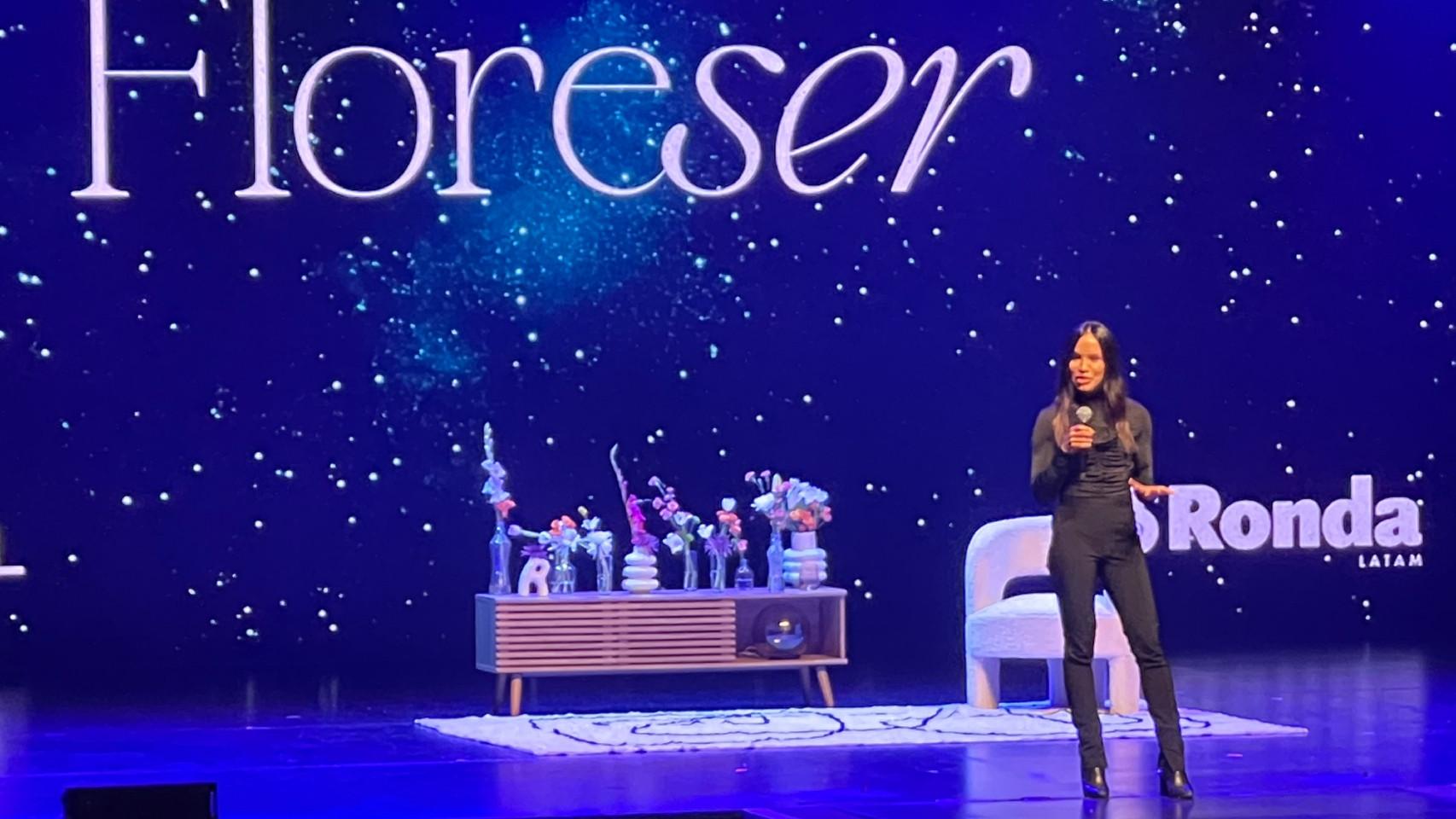 Mía Astral, en su charla en Madrid.