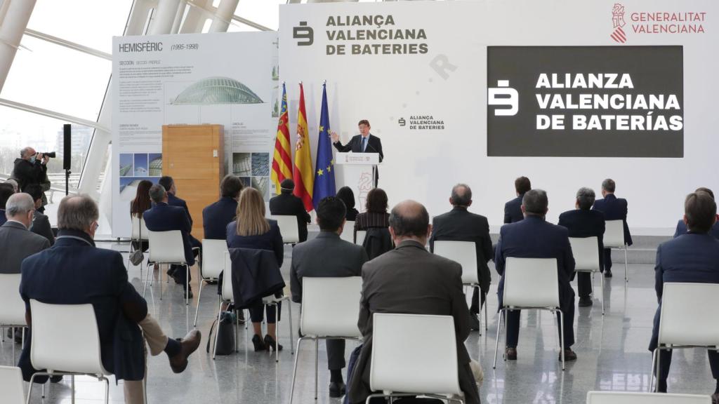 Ximo Puig, durante la presentación de la gigafactoría que nunca se construyó. EE