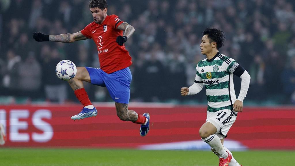 De Paul se lleva el balón para el Atlético de Madrid.