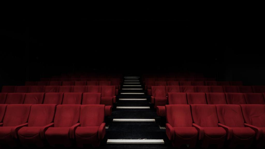 Una sala de cine vacía en imagen de archivo.
