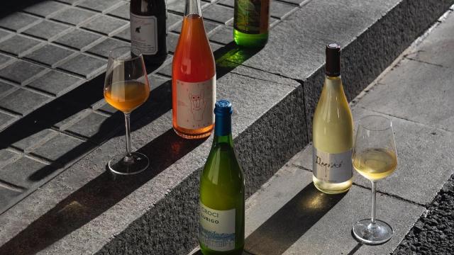 Bodegón de vinos naturales a las puertas de Zaza Cuina i Vi