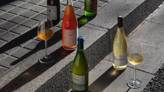 Bodegón de vinos naturales a las puertas de Zaza Cuina i Vi