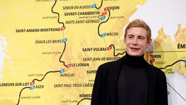 Jonas Vingegaard, vigente doble ganador del Tour de Francia, con el recorrido de 2024.