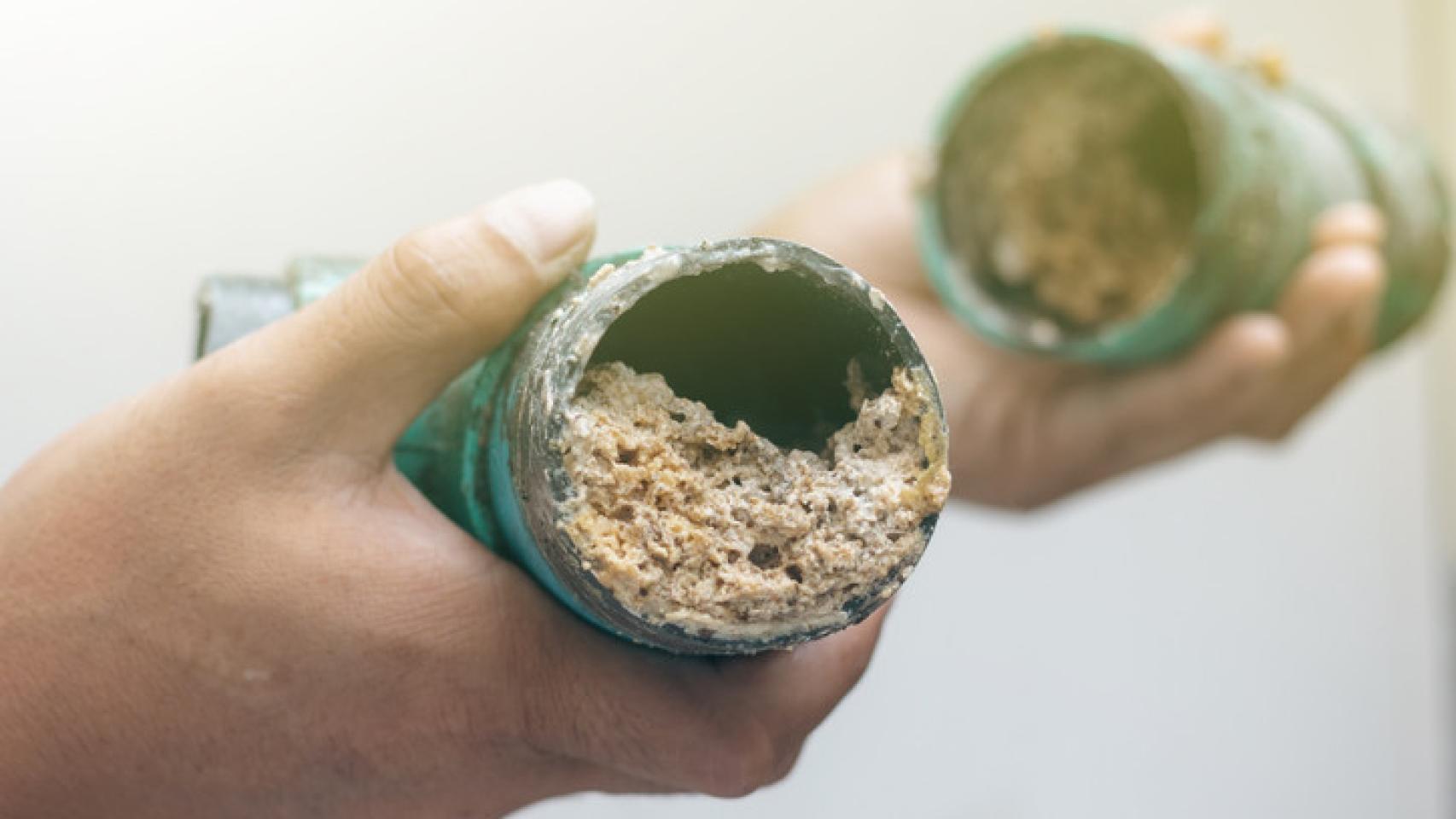Imagen de una tubería atascada.